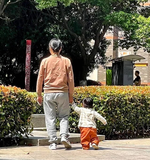 高情商的婆婆都这样做：说到这儿啊，想起前楼张姐家儿媳妇刚生娃那阵子。那天