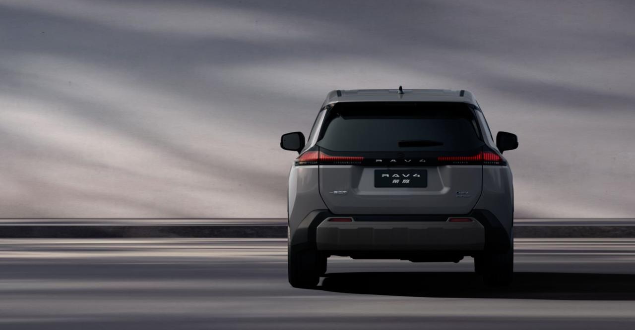 丰田拿手产品，荣放混动都只要15.18万了？看来国产给了丰田不小压力啊！都这个价