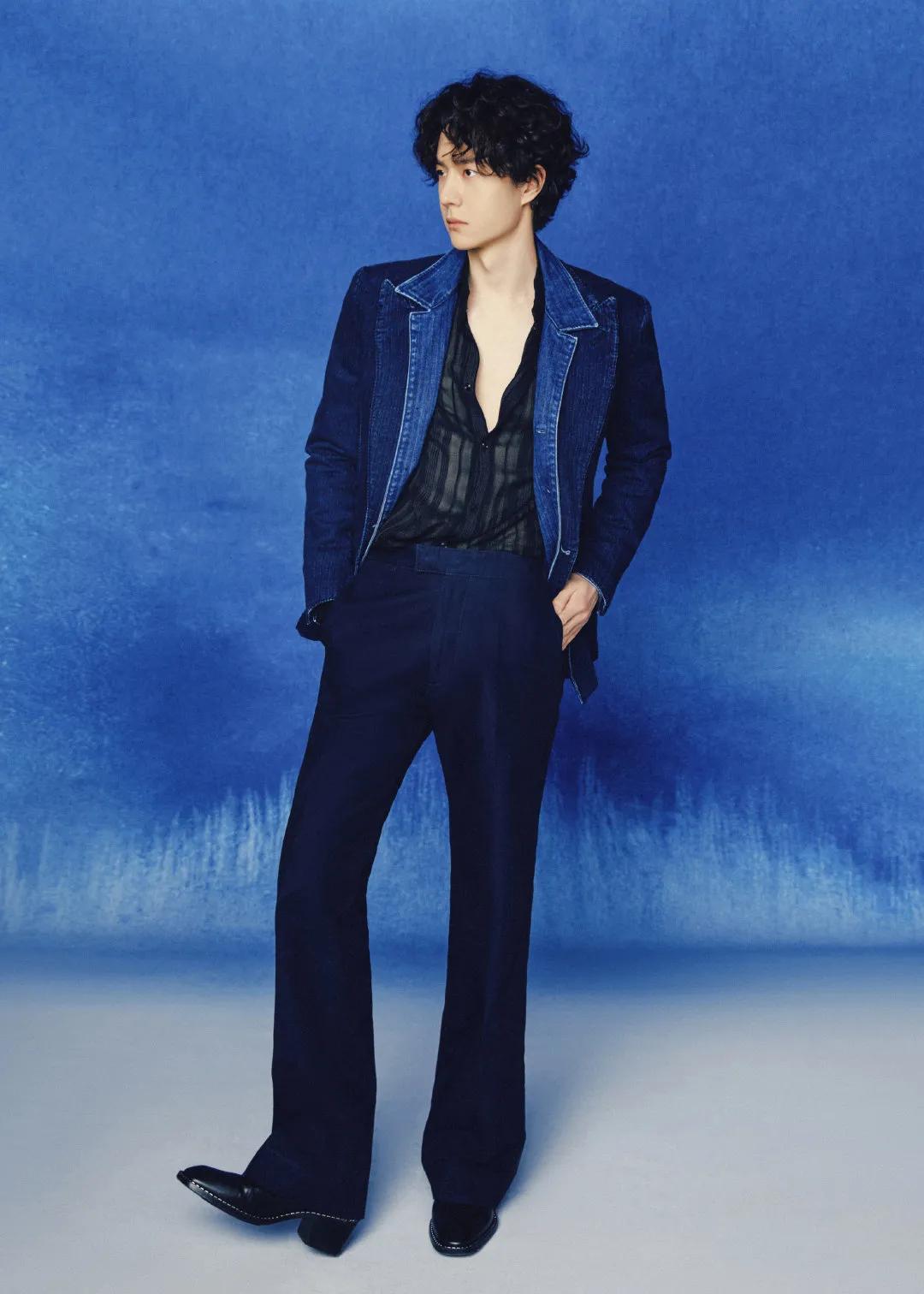 王一博微博之夜内场第二套，牛仔、透视、深V、紧身微喇，搭配JimmyChoo带