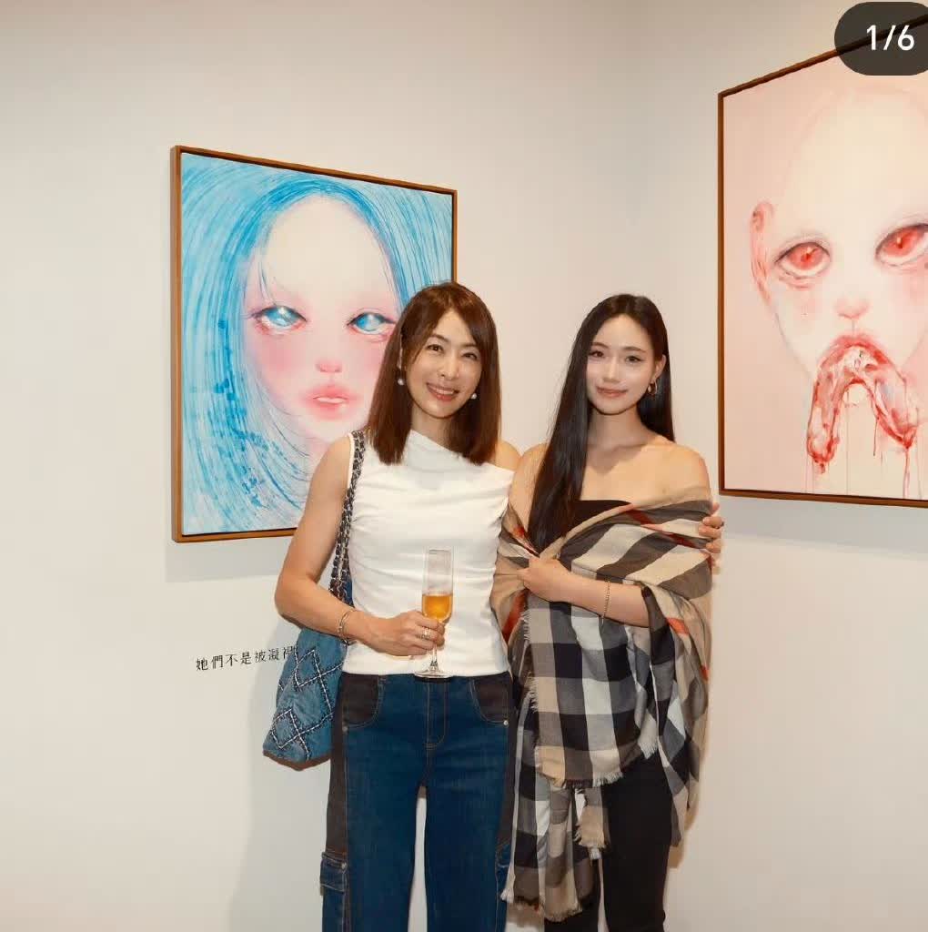 小S家又出笑话了[汗]她二女儿弄了一个画展办就办了不报道出来没什么