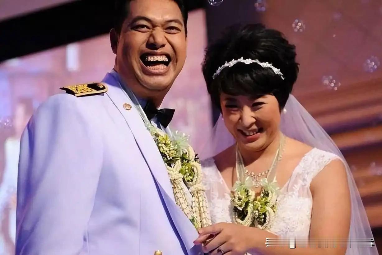 前女排名将冯坤，丈夫是泰国“排球教父”加提蓬，年长她12岁，二人因排球结缘，相识