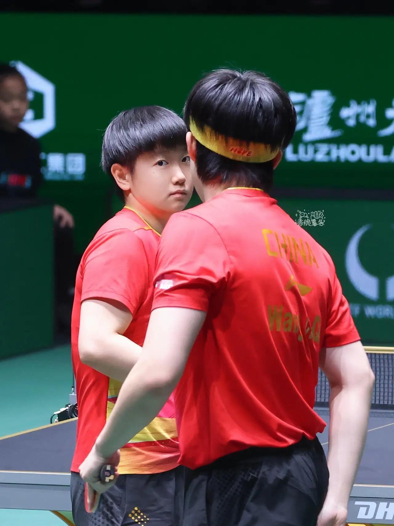 看到莎莎的这个表情，想跟她说一句，宝儿啊，你可都改了吧。以后不要这样看大头了，否