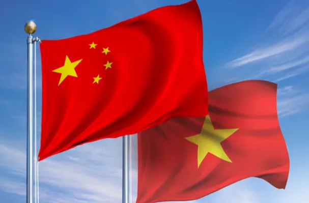 越南拼了！中国上不上？最近越南出台了个决议，说是2026年7月开始，河内中心