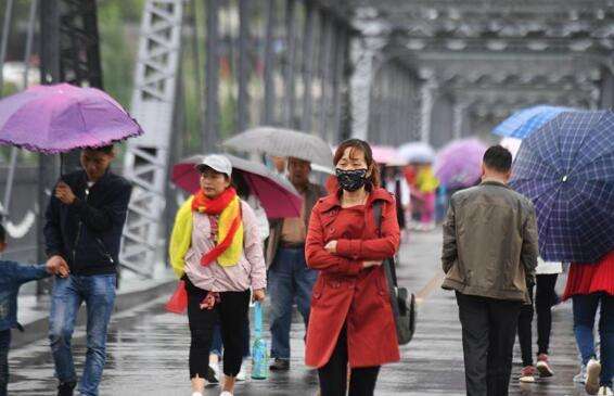 北方冷空气趋于活跃，部分地区气温将连创新低，大家可以对照降温日历提前做好准备。大气环流近期发生调整，