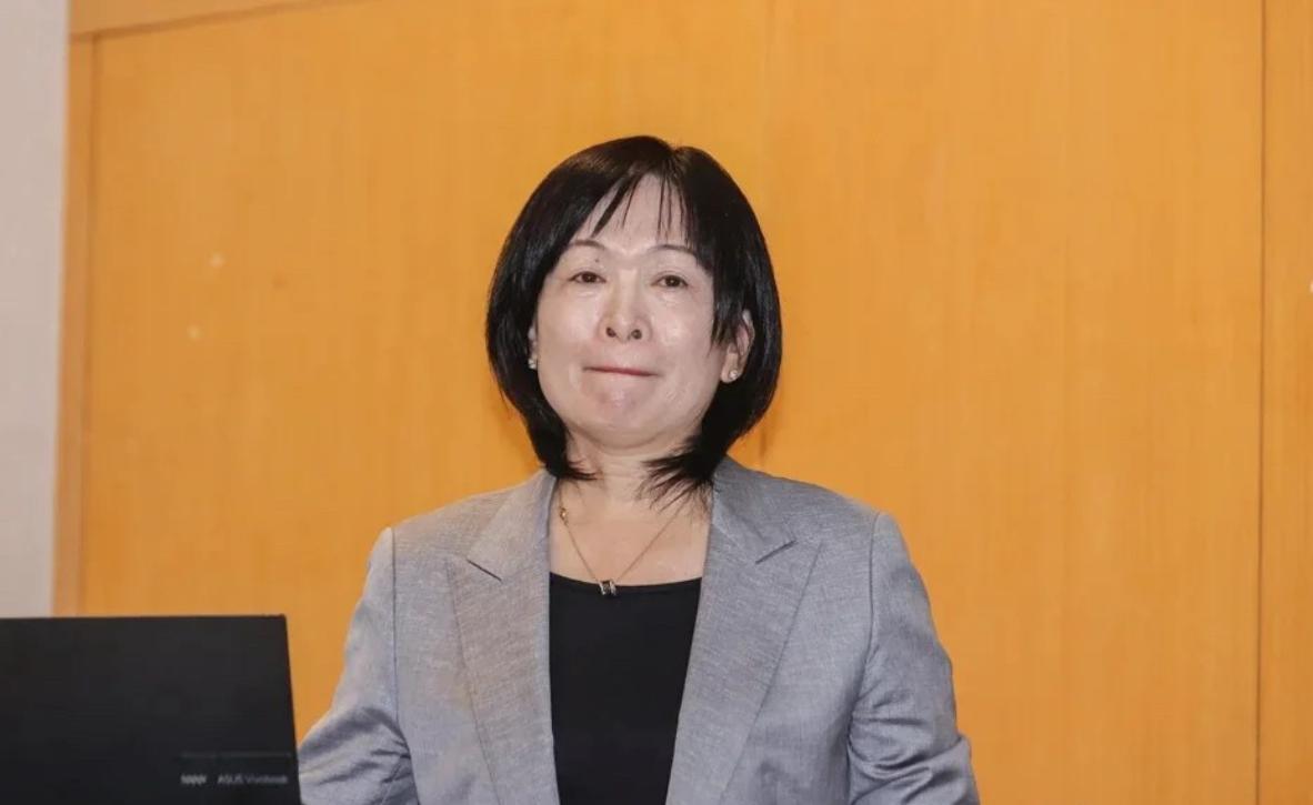 金小刀、廖继斌、戴遐龄等人在记者会上一边频频抹泪，一边猛烈指控萧旭岑和王光慈“有