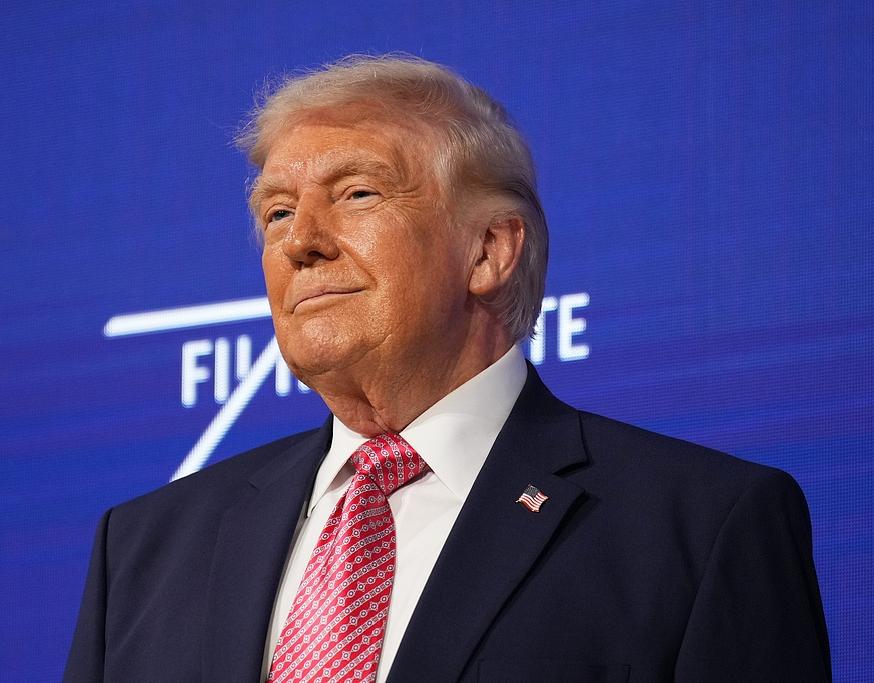 快报！特朗普正在考虑让美国退出北约。据英国方面4月1日消息，美国总统特朗普表示