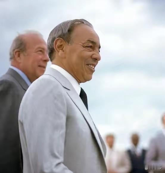 1972年，摩洛哥国王乘坐专机紧急回国，不料被6架美制F-5战斗机猛攻，专机被打