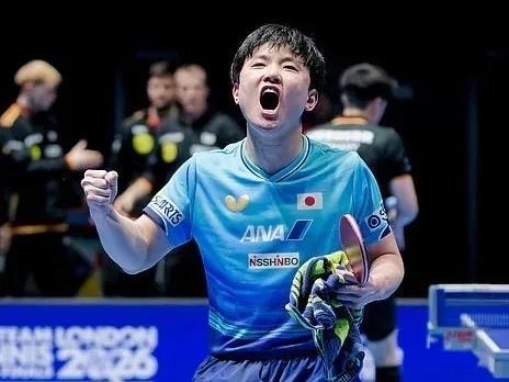 伦敦百年世乒赛，日本男乒3：1战胜德国队晋级四强，作为日乒一、二哥的张本智和、松