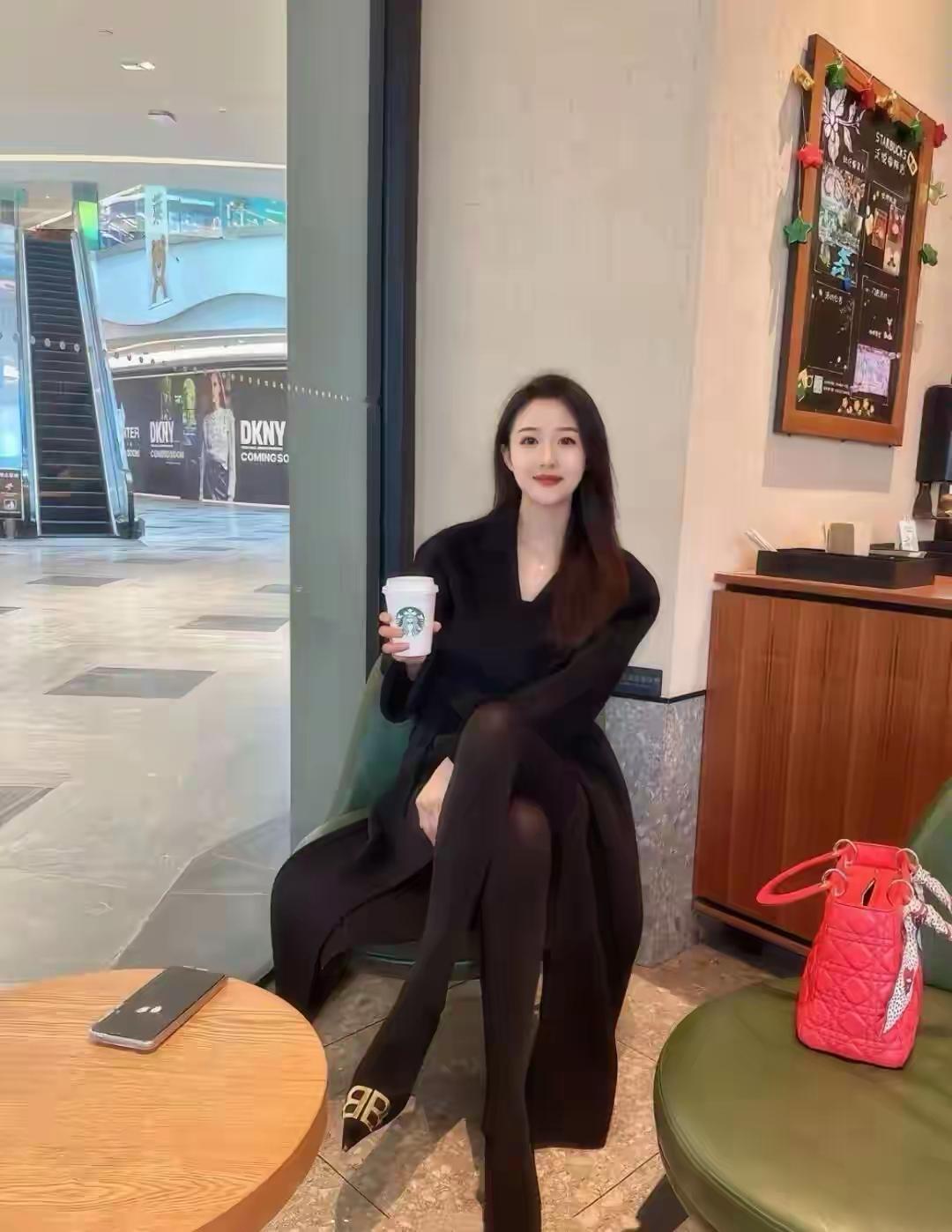 咖啡与时尚的完美结合，享受悠闲时光