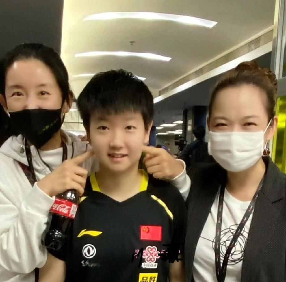 翻到一张珍藏老图！被团宠的莎莎也太可爱了吧🥰谁懂啊！刷到这张老图直接被戳