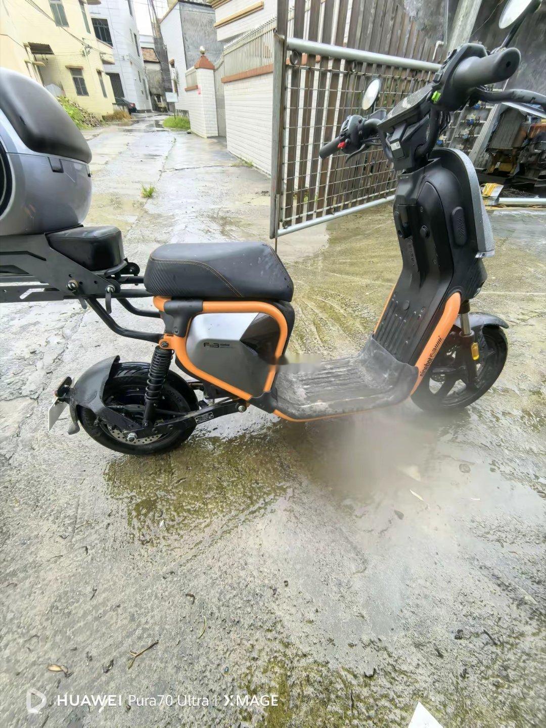 下雨天才知道九号电动车的设计有多断子绝孙