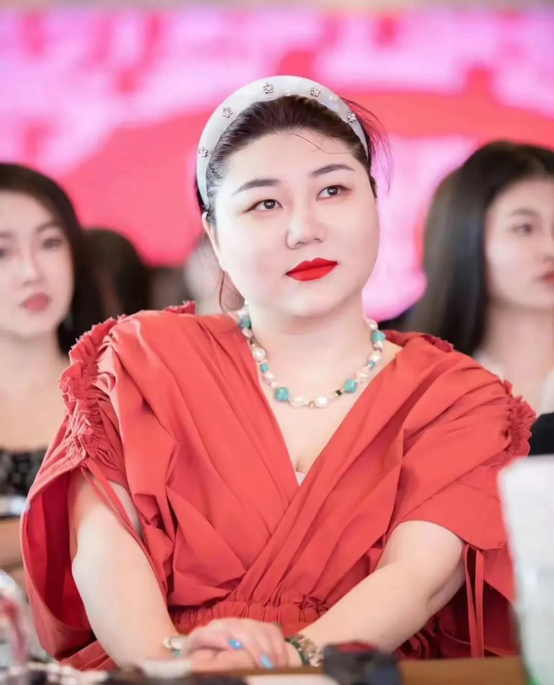 英皇欠下巨额债务濒临倒闭，杨天真来救？谢霆锋、容祖儿、古巨基等香港明星的经纪
