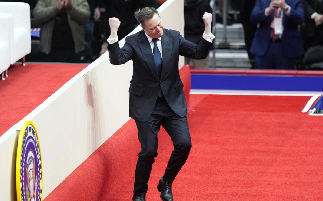 马斯克最近又谈到了中国，这次他的语气里带着明显的警告。他说，如果美国不能搞出