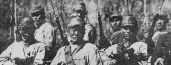 1932年，一个地主婆变卖了所有家产，支持儿子抗日，儿子拿到钱后瞬间失联，几年后
