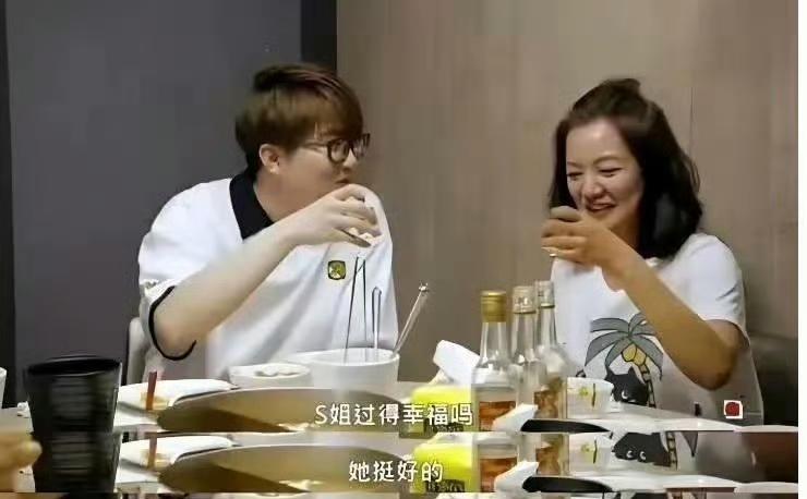 这一堆给徐家姐妹发文的明星里，最尴尬的大概是毛子易了尤其图二徐妹妹这聊天记录一