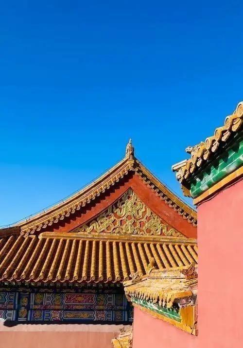 故宫缺钱到了什么地步，似乎永远入不敷出？故宫每年门票收入近8亿，文创收入大约