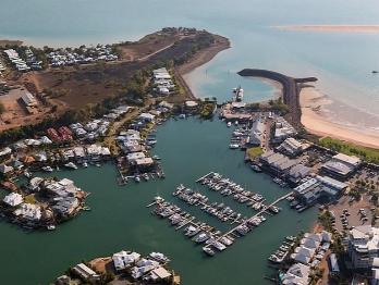 彭博社今天（3月7日）报道：“中澳两国就黄海上空直升机遭遇事件互相指责，这是近期