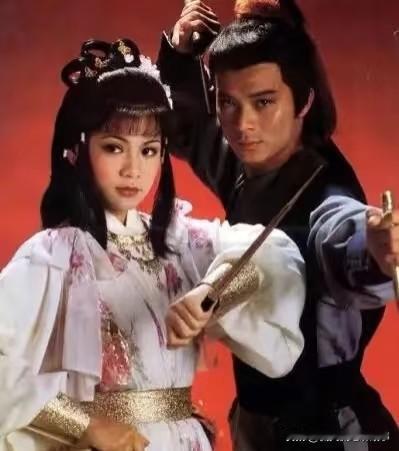 《射雕》里傻郭靖配得上俏黄蓉吗?射雕真的越品越有感触，答案其实再明显不过：郭靖