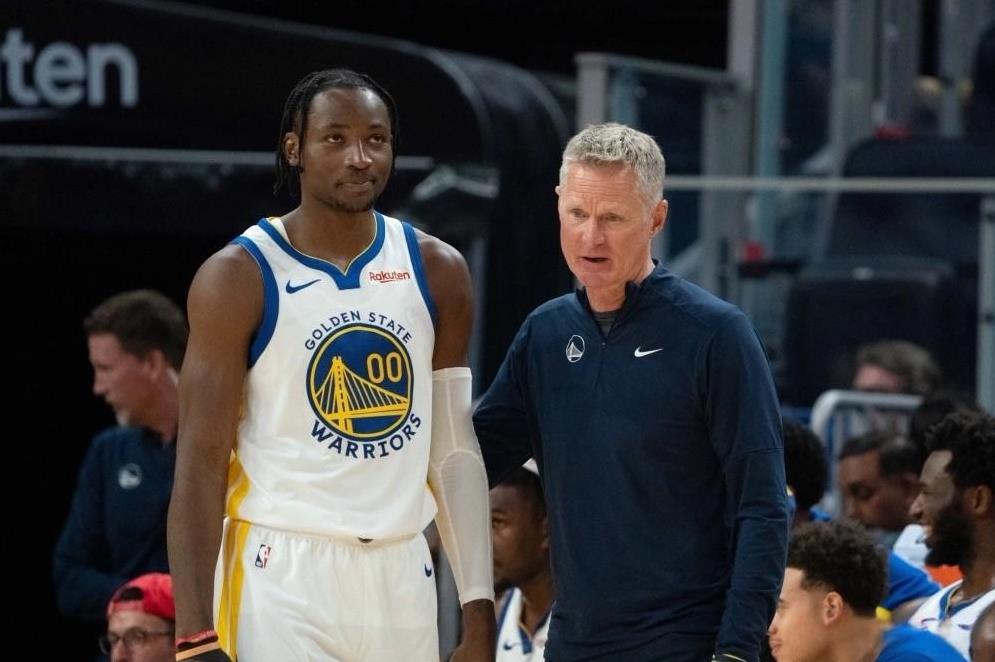 科尔罪魁祸首啊ESPN记者Tim近日谈到了勇士，他说：“史蒂夫-科尔不想要库明