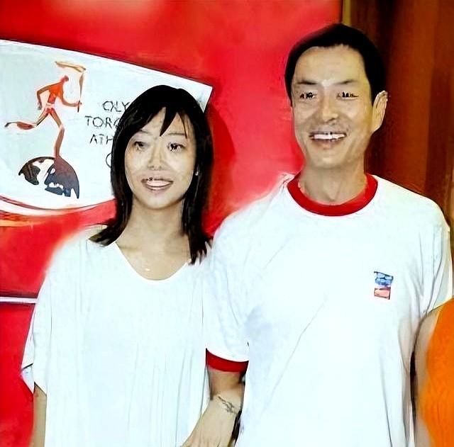 当年，一级演员濮存昕嫁女，这事儿可不简单！女儿没嫁豪门，反而“倒贴”50万，嫁给