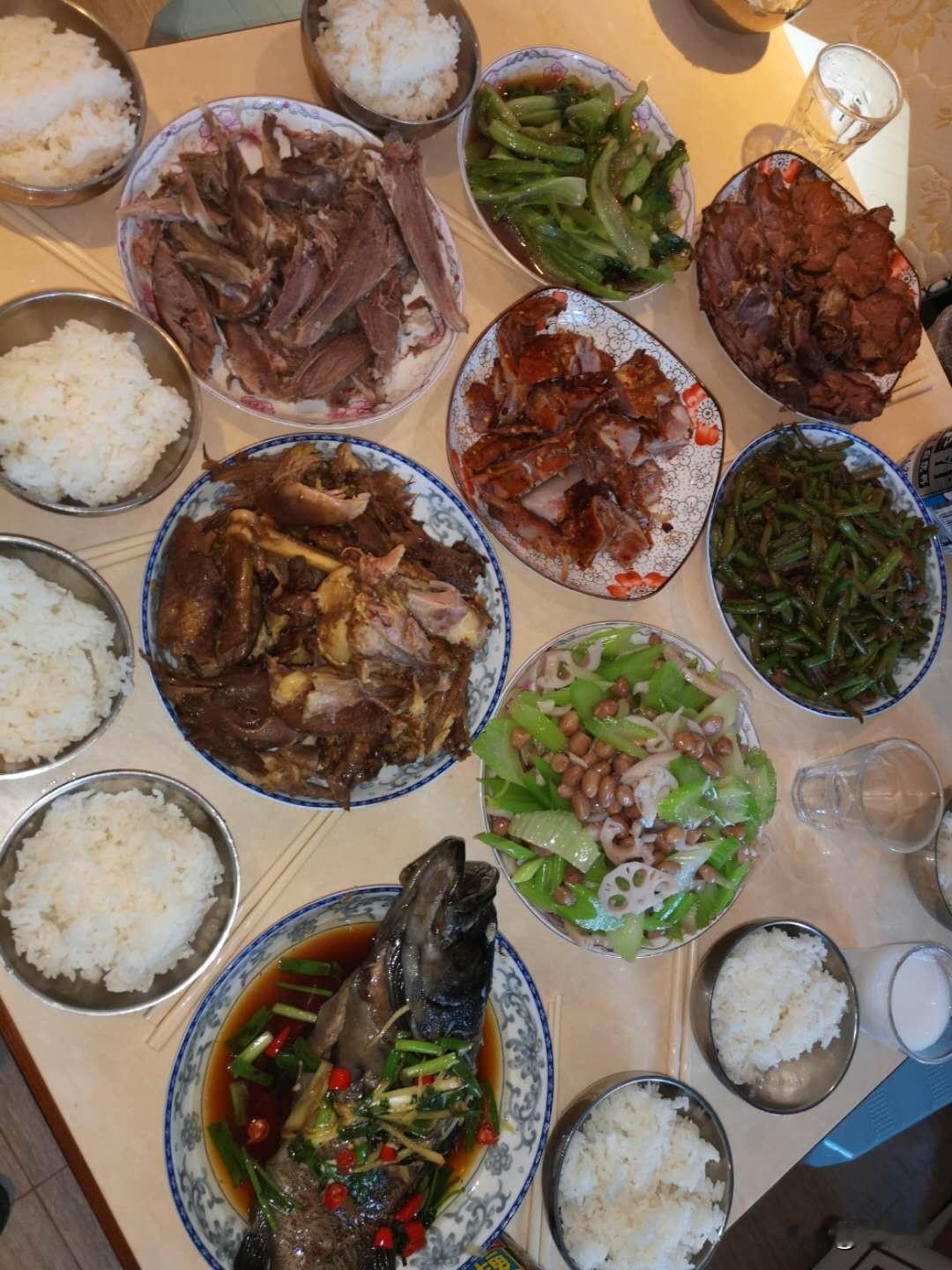 警惕餐馆里的“加料饭菜”前几天中午我有一个奇怪经历，在凤城三路的一家牛肉粉馆吃