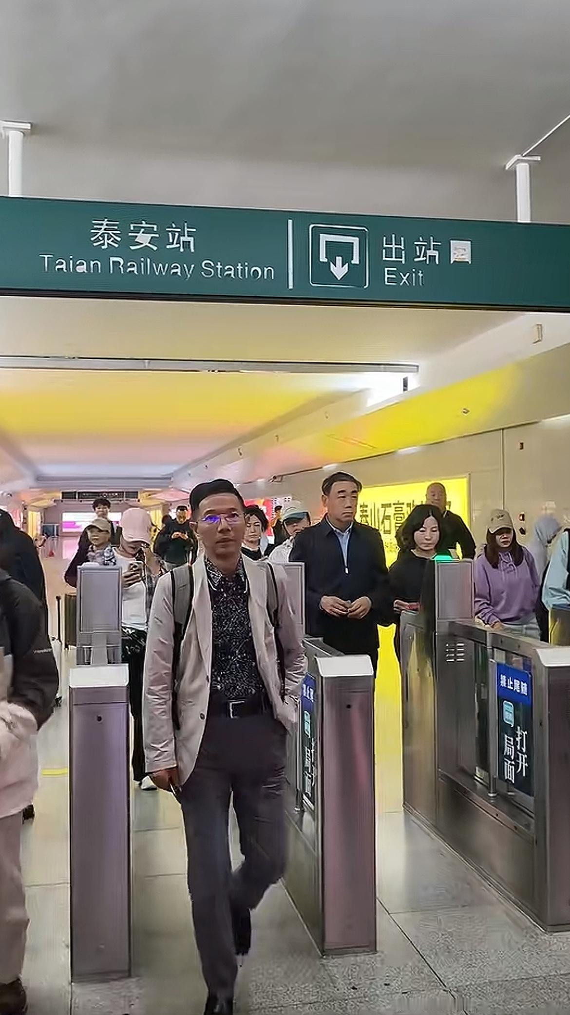 柴桑大姐今天给我们反馈了9月29日会议的情况，负责老师不是李老师，是另一个