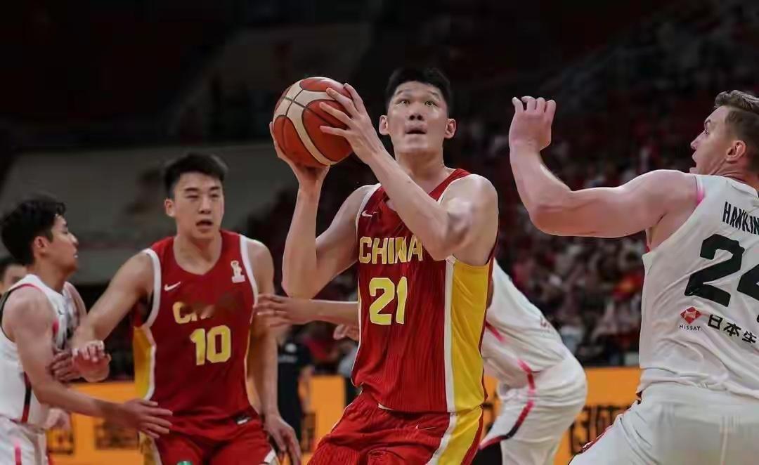 中国男篮惨败日本男篮中国男篮输给东道主日本19分，连续两届亚运会止步四强。首节1
