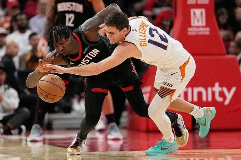 其实之前火箭签芬尼-史密斯的时候我就觉得，这笔签约是有些鸡肋的。因为火箭同类型的