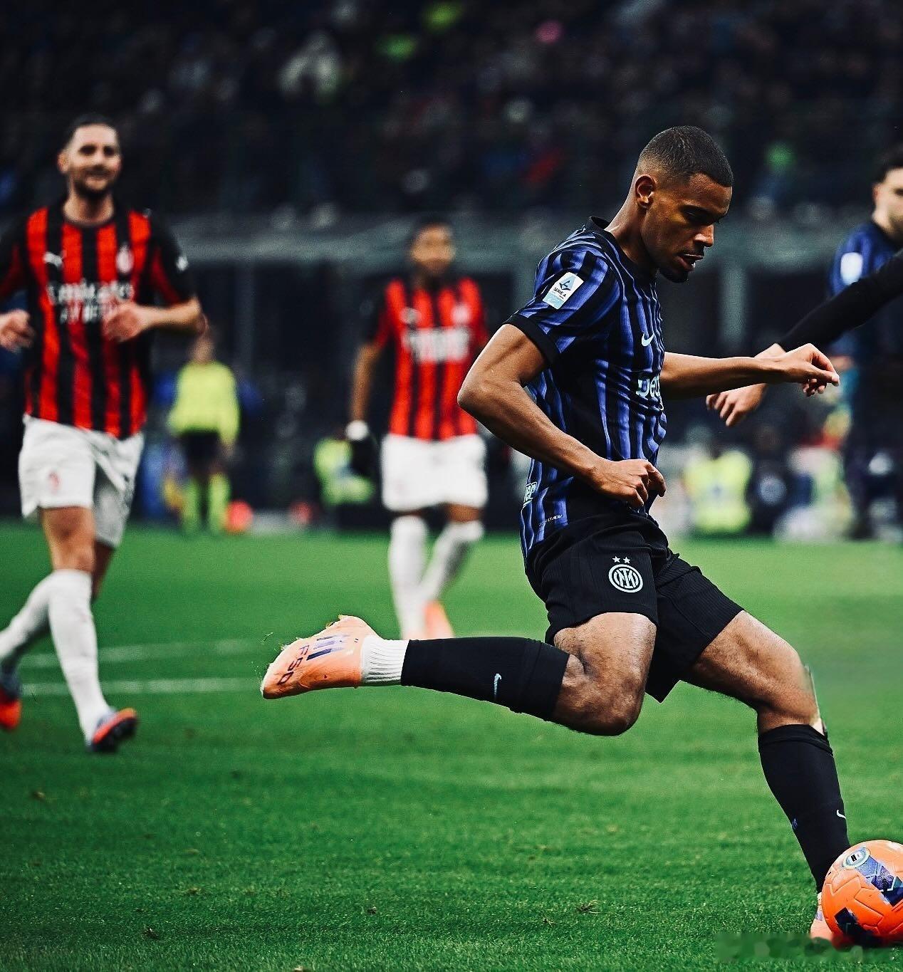 迪乌夫本场在有限的时间内踢的还可以，没弱到一直要枯坐板凳的地步，希望接下来的比赛