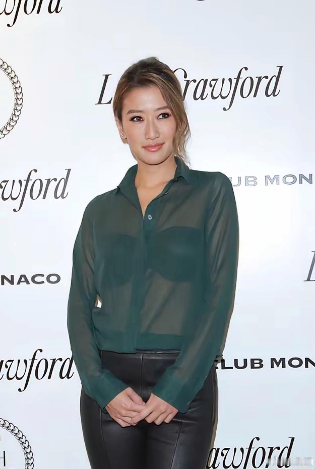 谢婷婷长相洋气，气质时尚，随便打扮一下都吸引众人目光。