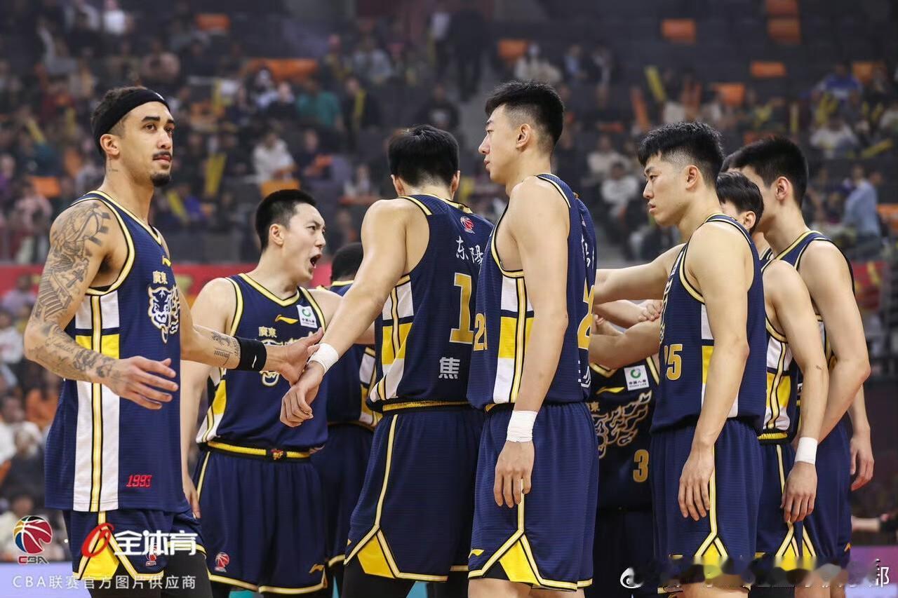 惊爆！广东男篮欠税高达145万！近日，东莞税务局发布消息称广东宏远篮球俱乐部