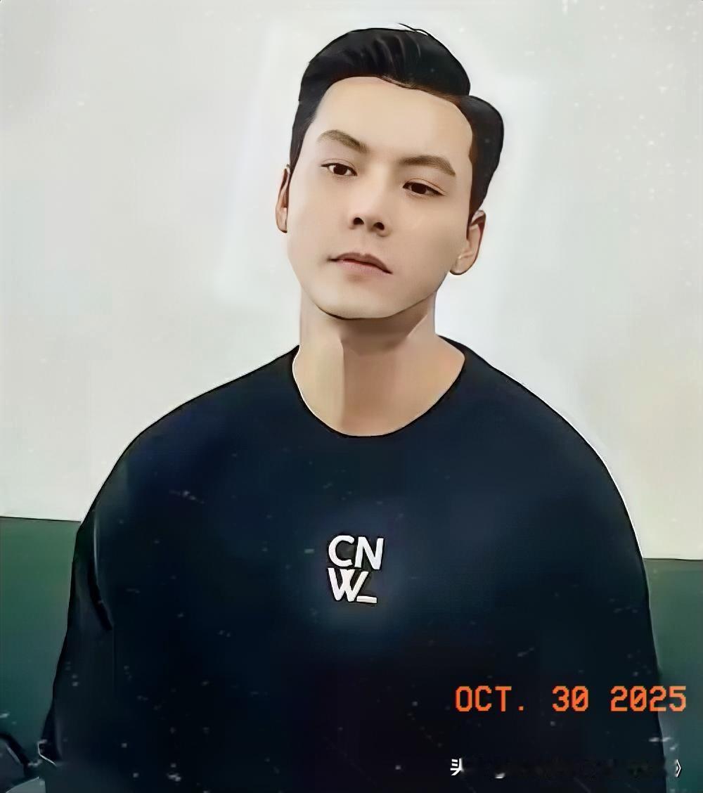 陈伟霆这觉怕是真睡不着了！但不是因为新手爸爸熬夜带娃的累。而是刚官宣