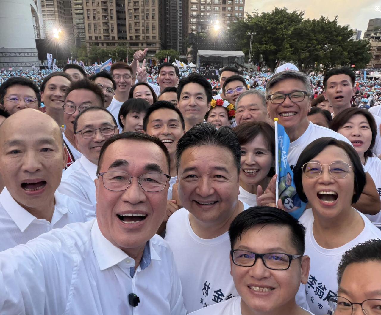 李四川新北造势，郑丽文有点尴尬啊中国国民党新北市长参选人李四川于4日，在新北