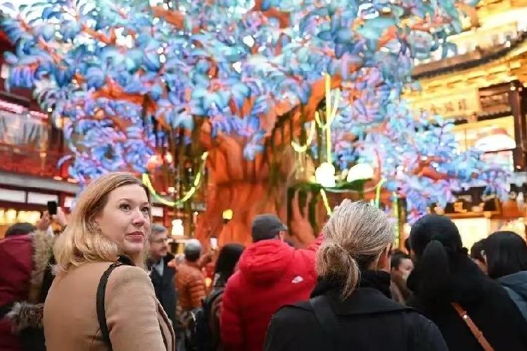 美媒终于说实话！春节已成全球共识，这才是中国真正的实力2月16日，《纽约时报