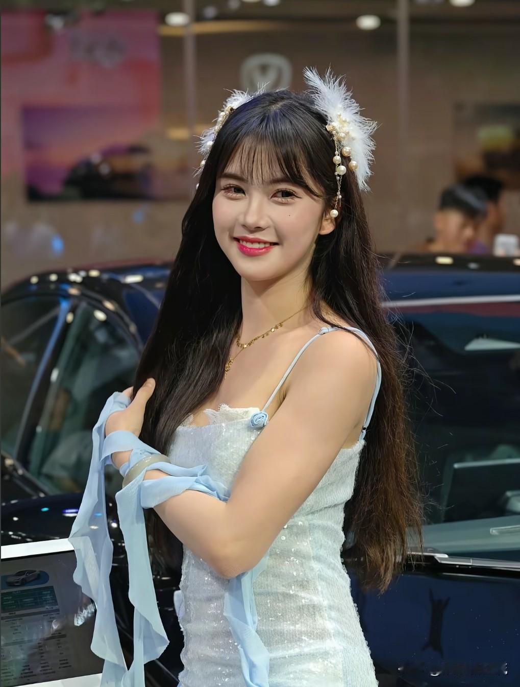 克罗拉，车模中的邻家小妹，小巧可爱，气质清新，有种学妹感，作为一名00后新生代车