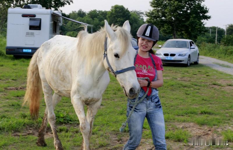 办公室里的潜规则：1、如果你想人缘好，永远不要让别人感觉你有多精明，一定要让