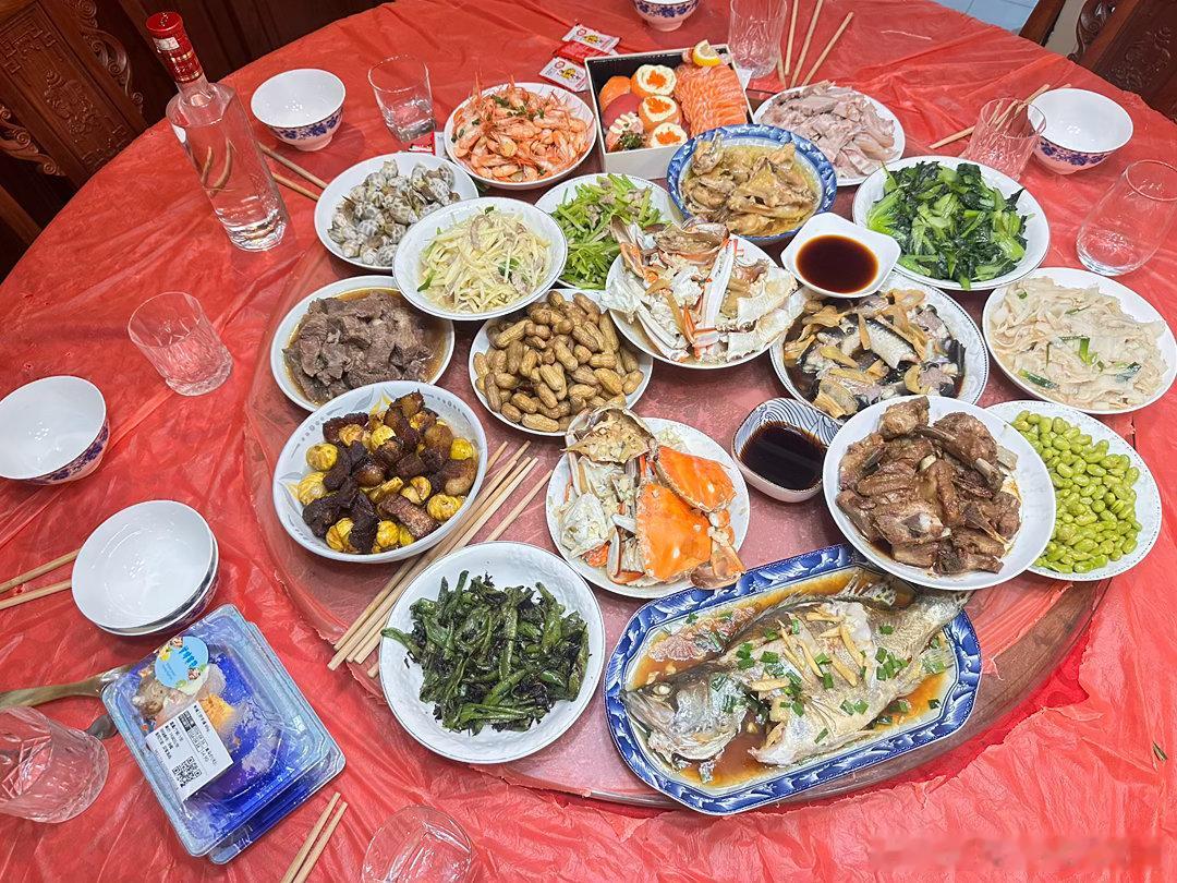 中秋假期就这样要结束了。[哭哭]别的节日可能会出去玩，中秋都是一家人一起吃饭，去