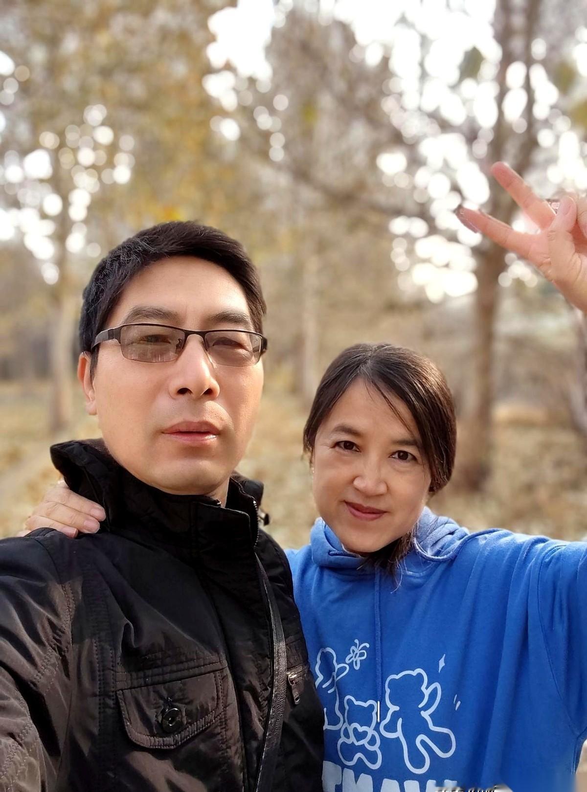 我老公今晚又是一个12小时的大夜班。我给他热饭。饭是他早上出门前做的，萝卜丝鱼