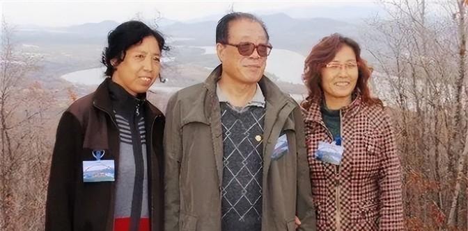 1982年，孙玉国从部队回到家乡，回归平凡的生活。当他站在家乡门前时，迎接他的是