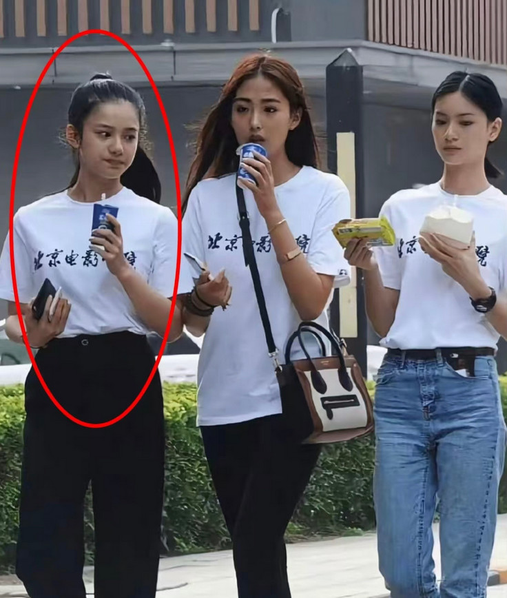 讲实话，她真的不上镜的啊！