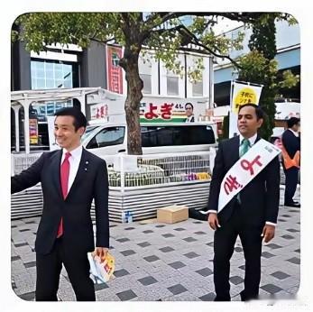 日本网友看到这一幕，真得有点担心了！有日本网友吐槽，现在的印度移民已经上街开始