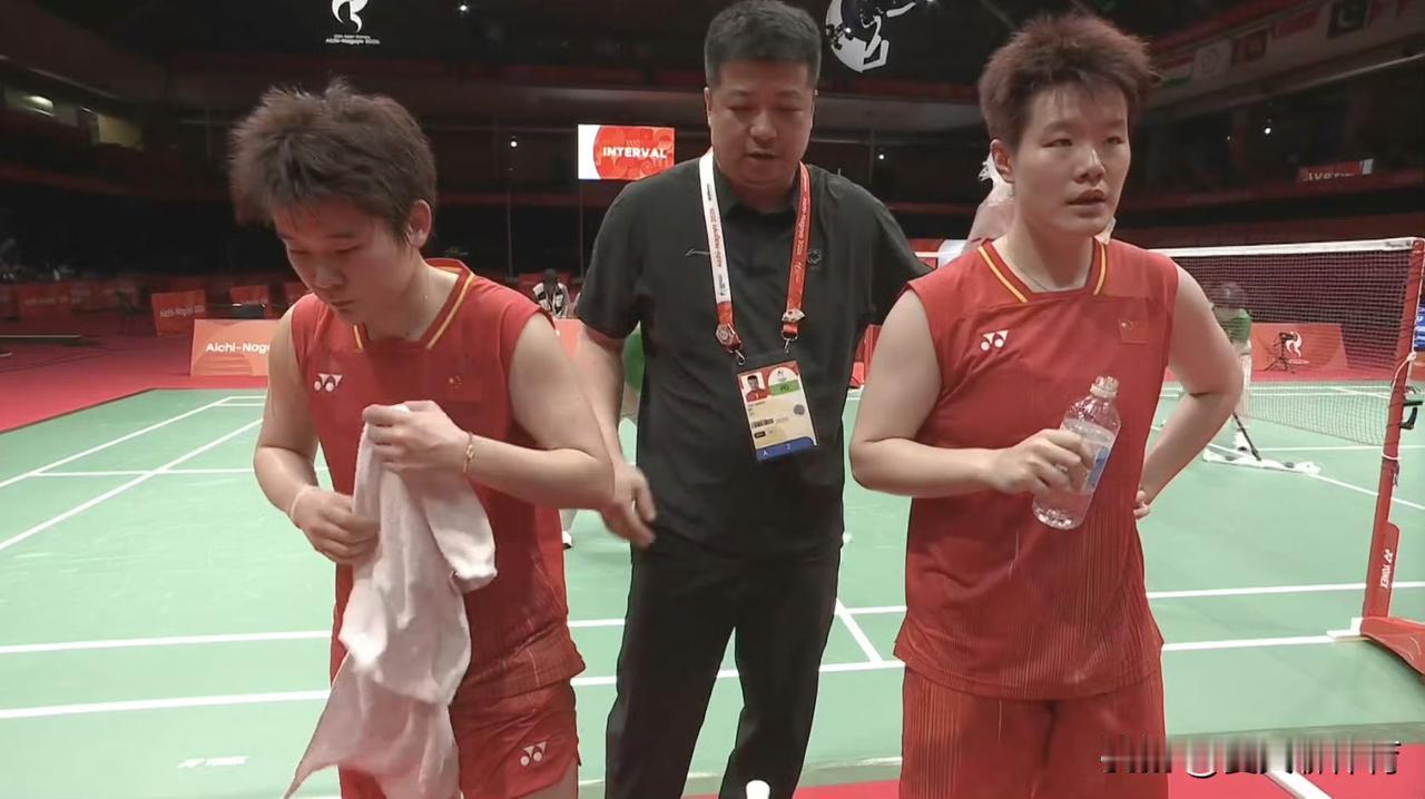 刘圣书/谭宁上演史诗级大逆转，第二局10-17落后，竟然25-23神奇逆转了，我