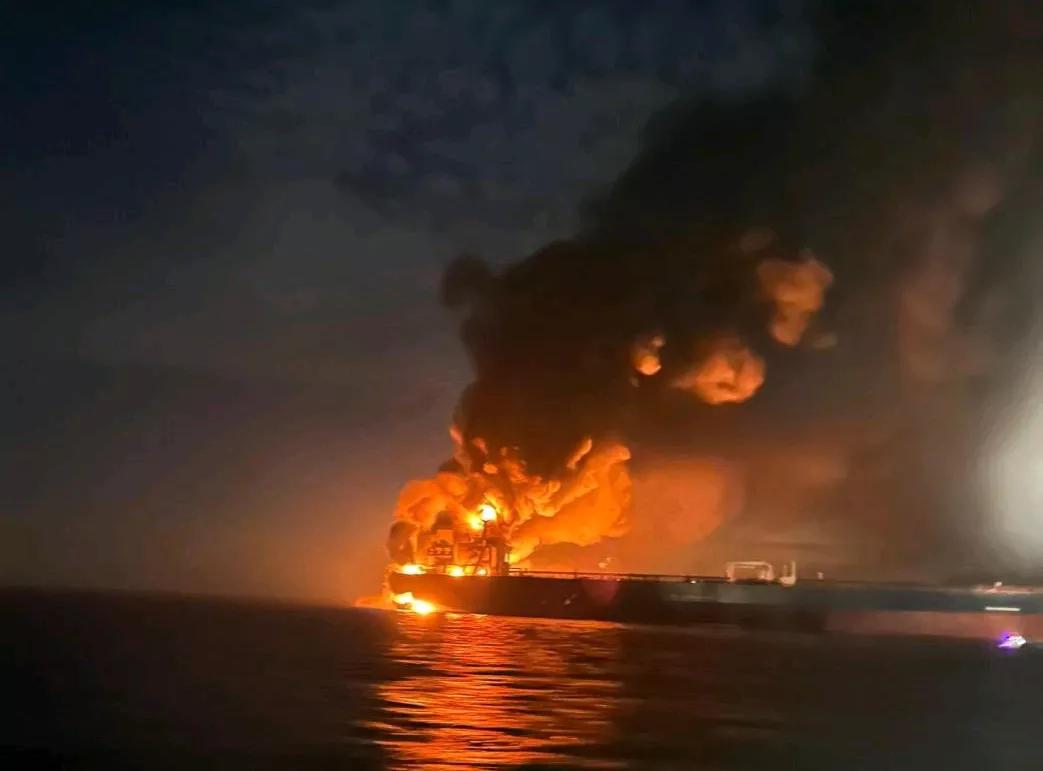 塔斯社报道，当地时间13日，哈萨克斯坦国家石油公司证实，该企业下属炼油厂，雇佣的