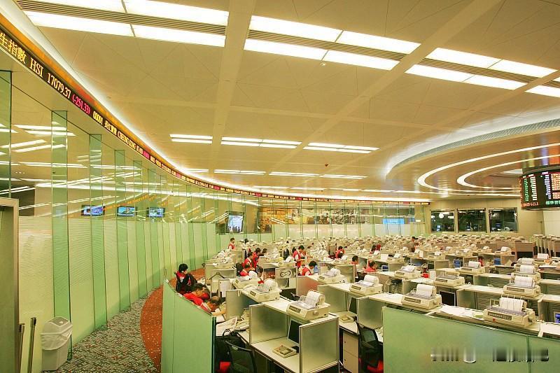 港股今日全线反弹，恒生指数涨幅1%，恒生科技涨幅近1%，科网股支撑指数，医药板块