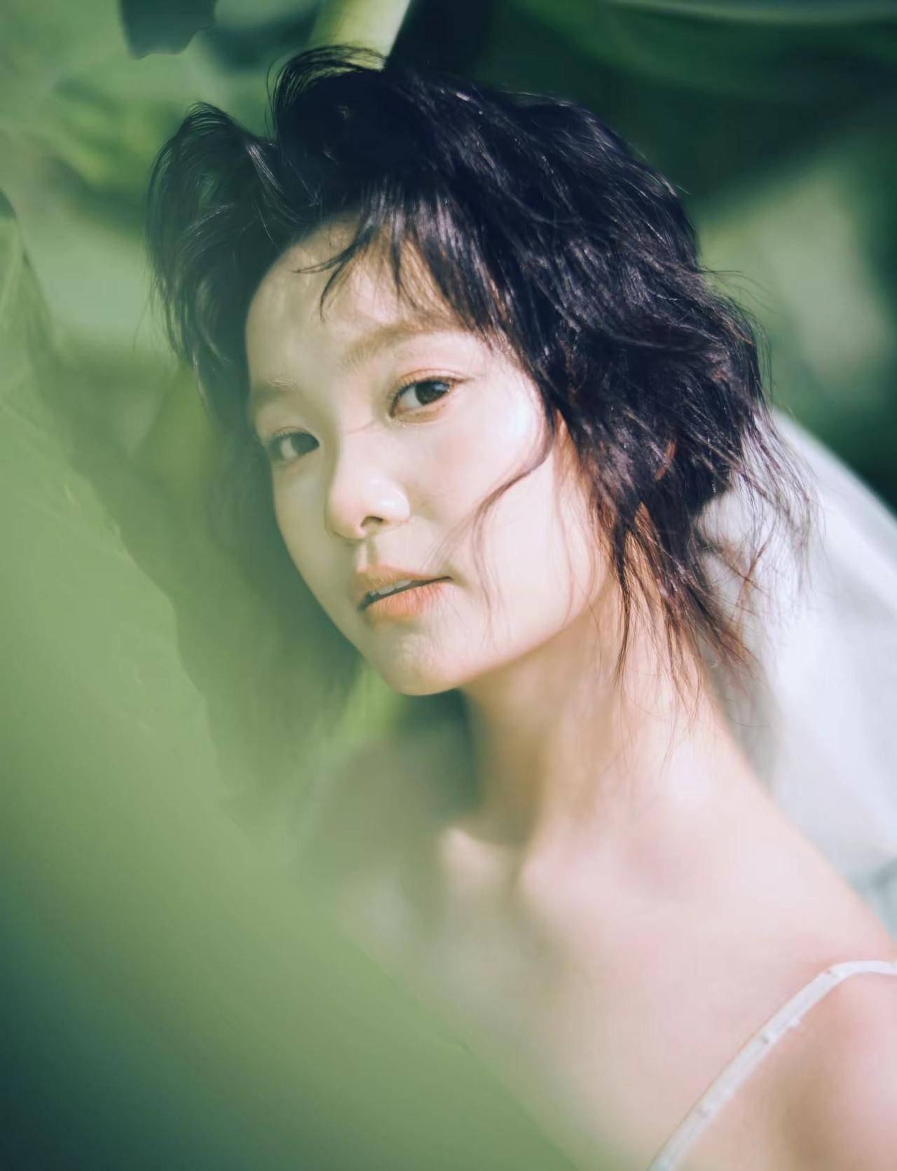 今天的设定是森林里的小精灵。生命力婚纱照森系氧气感植物系写真自然系婚纱风