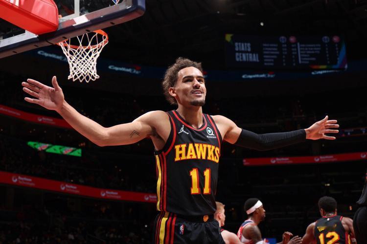 杨不要回来了，老鹰真不需要你了老鹰战胜东部第二的尼克斯，杨现在不上场老鹰队反