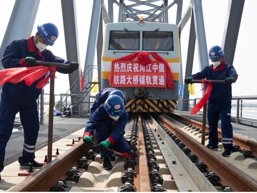 着急了？俄蒙这回是真坐不住了！9月俄媒爆料，两家正式拉中国进图瓦铁路项目，还主动