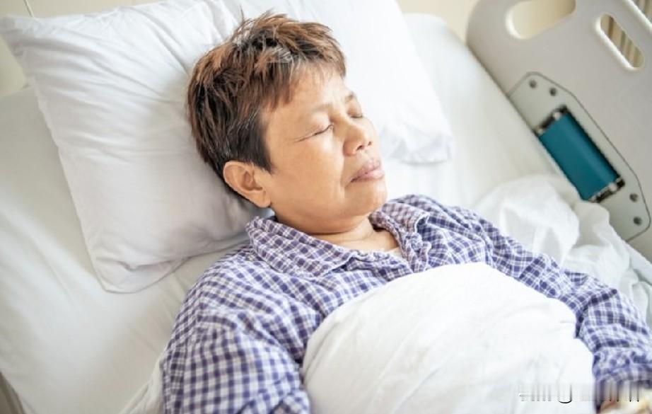 张嘴就怼老妈的儿子，看得我心里堵得慌！昨晚，临床进来一个新患者:老太太家