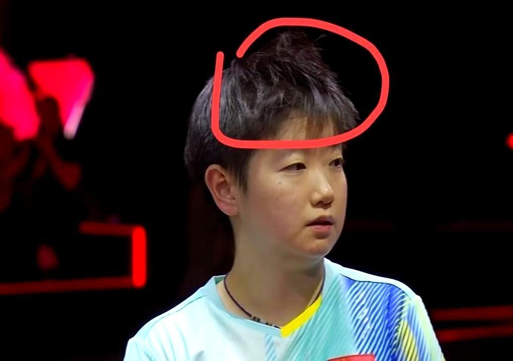 决胜局7比10落后，孙颖莎连砸五板正手暴冲逆转绝杀王曼昱。你以为这是绝境爆发？错