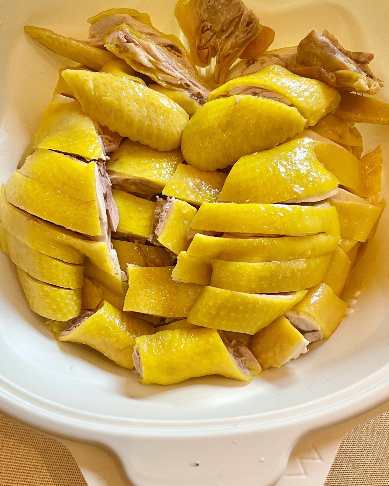 白切鸡是广东名菜吗当然是，吃白切鸡是广东佬的标配！